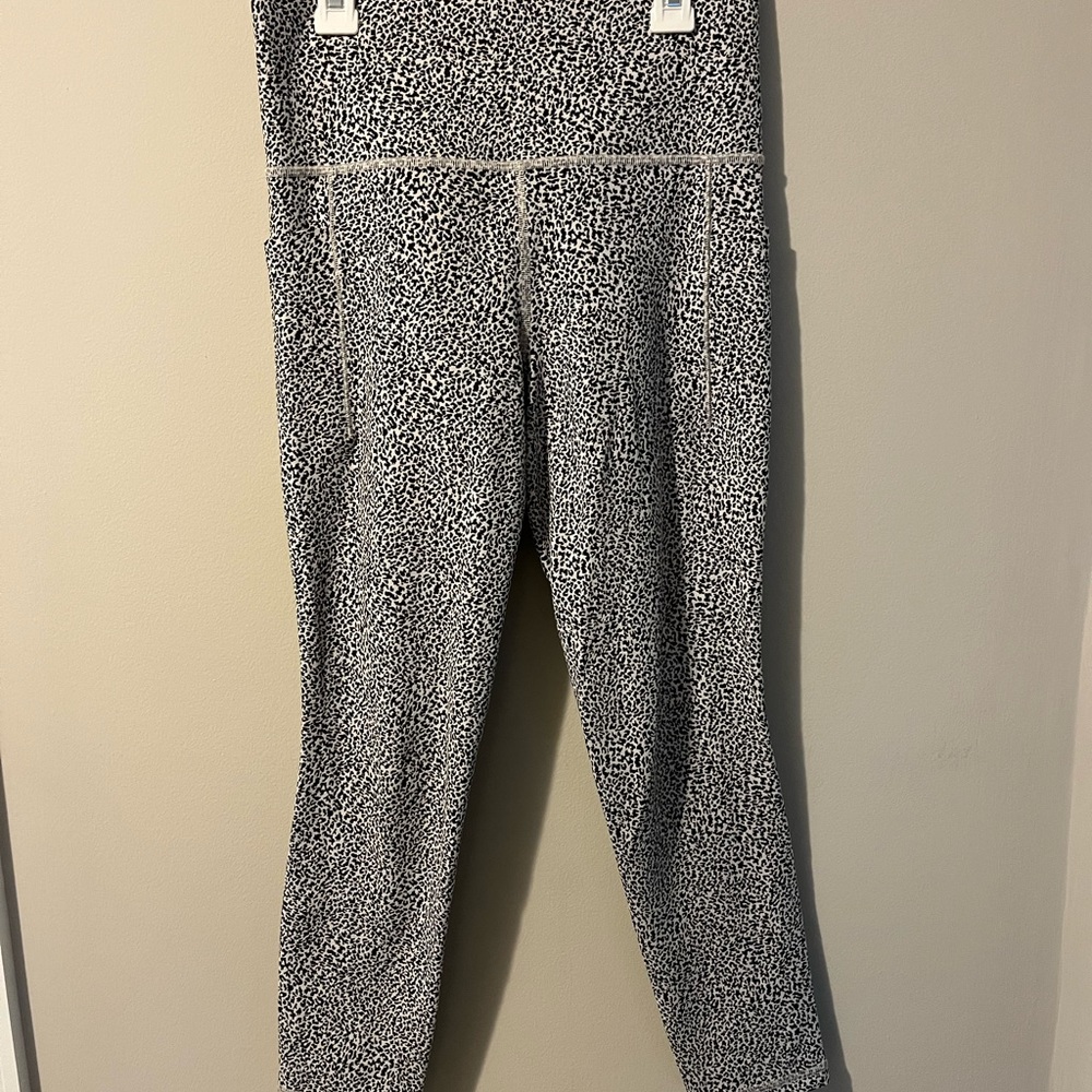 Athleta Salutation Stash Textured Tight